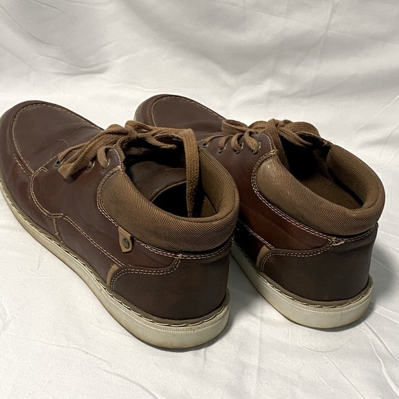 Men’s size 10.5 mid-high brown boots - Picture 2 of 2